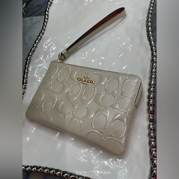 NWOT Coach Cream Wristlet Bag - Picture 11 of 11